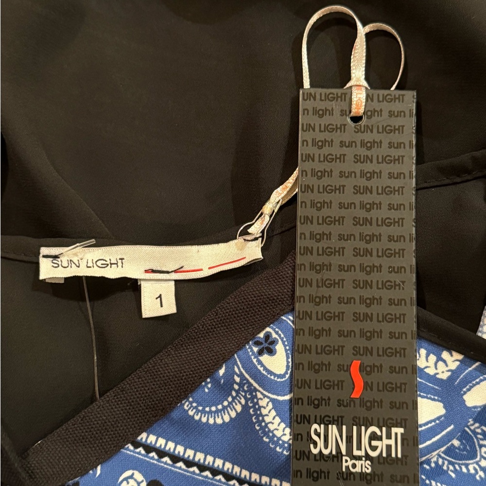 NWT SunLight Paris blouse. Blue and Black. Large - Picture 6 of 8